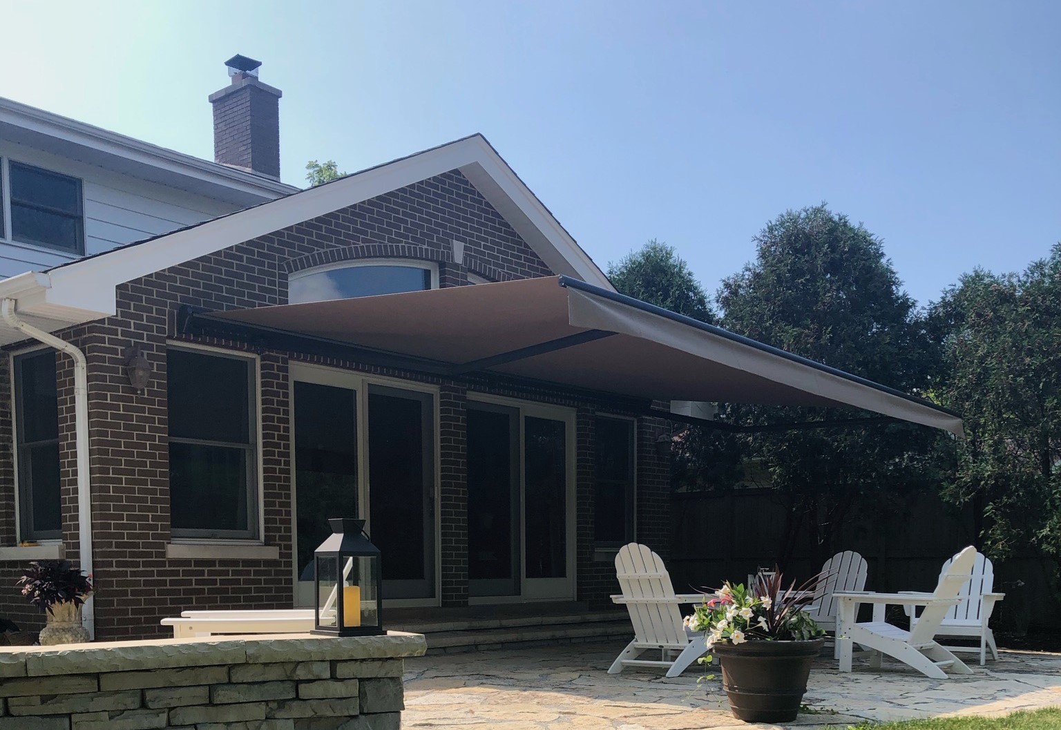 Retractable Awnings: Motorized vs Manual - Alpharetta Awnings